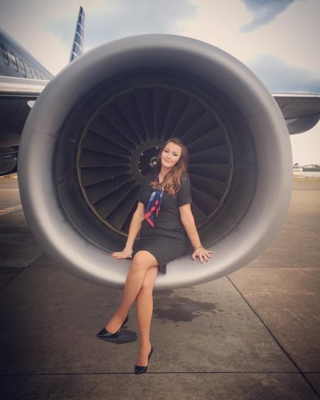 Девушка и самолет