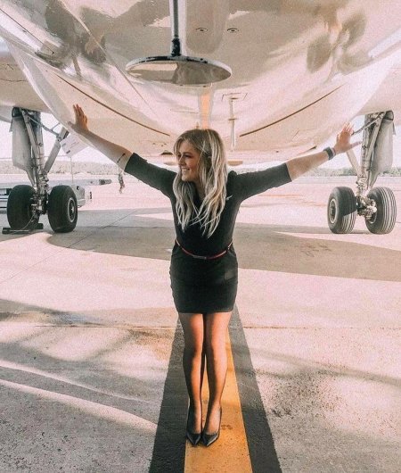 Самолет девушка