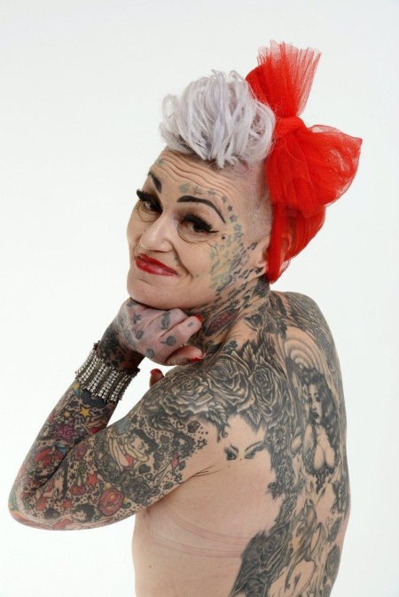 Татуировки на старых женщинах