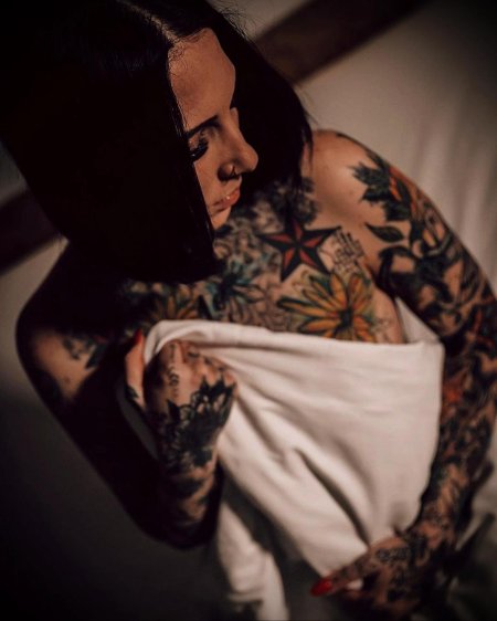 Девушки с татуировками