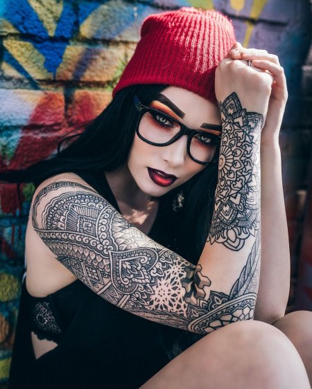 Модели с татуировками