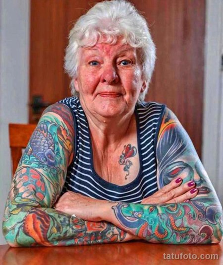 Бабушка с татуировками