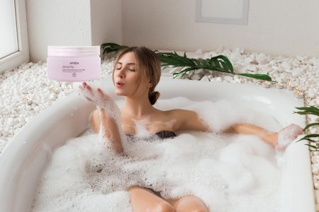 Девушка ванной