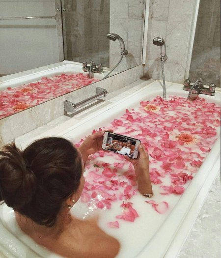 Ванна с розами