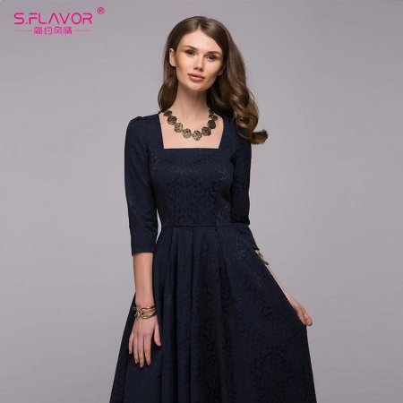 Женское платье средней длины с длинным рукавом