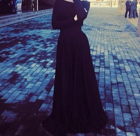 Кавказские девушки в платьях