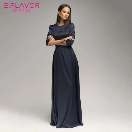 Длинное платье с рукавами