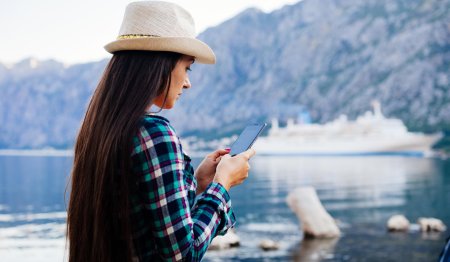 Красивая девушка путешествие