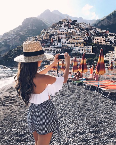 Девушка в италии