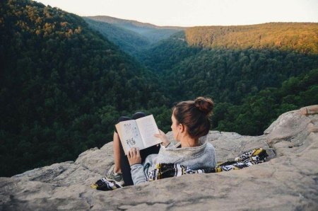 Девушка в горах