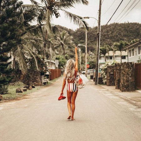 Тропический пляж девушка