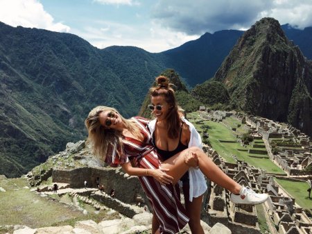 Подруги в горах