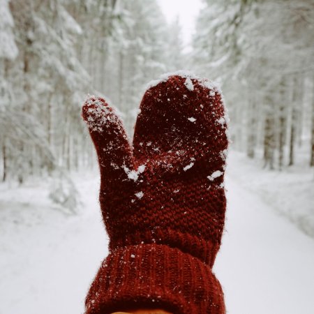 Снежинка на варежке