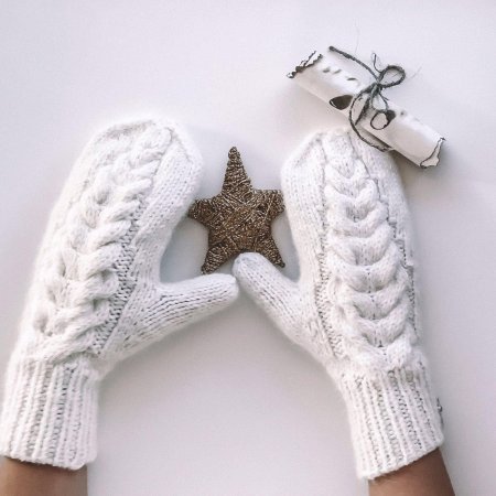 Варежки белые вязаные