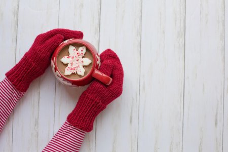 Руки в варежках