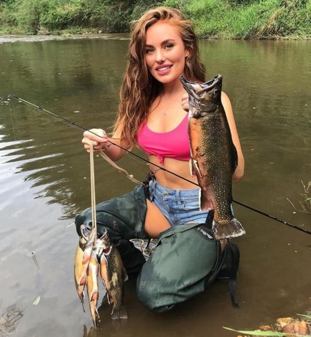 Красивые женщины на рыбалке