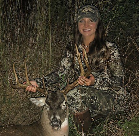Девушка охотник