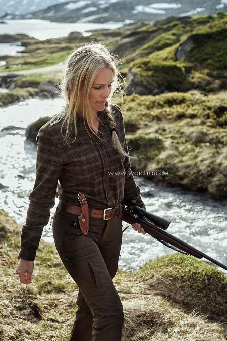 Женщина охотница