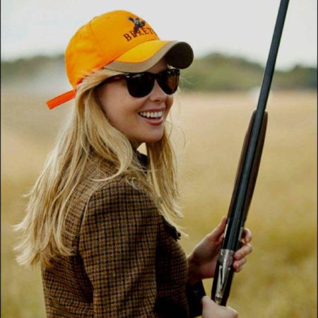 Красивые девушки на охоте