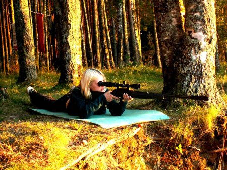 Девушка на охоте