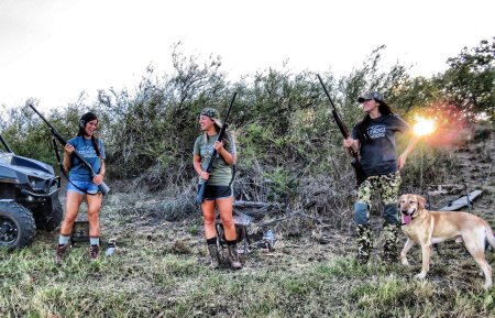 Девушка с ружьем