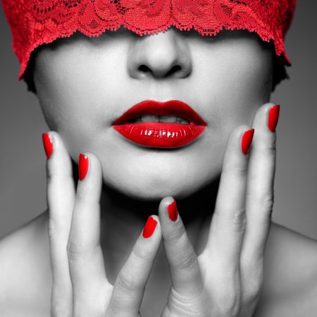 Красные губы