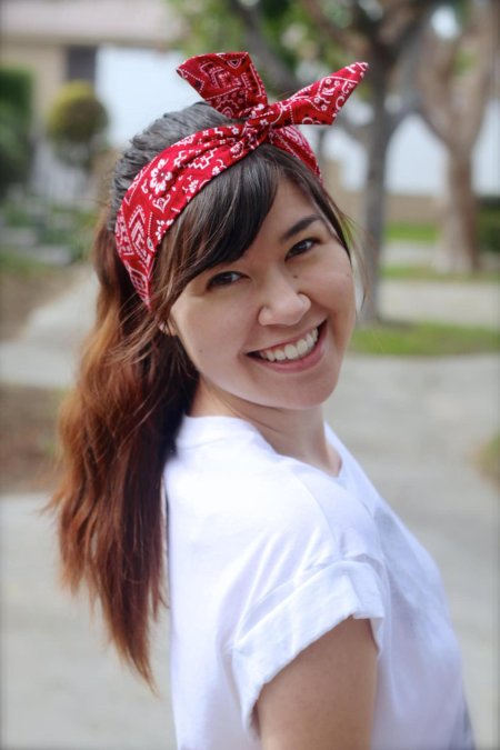 Завязать бандану на голове девушке