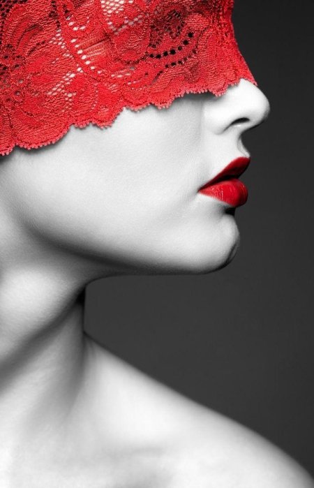 Красная повязка на глаза