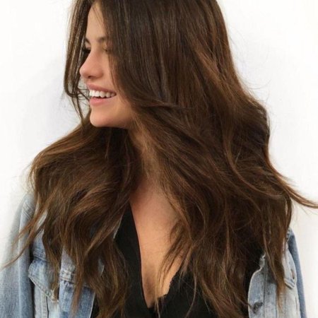 Селена гомес с каштановыми волосами