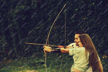 Девушка с луком и стрелами