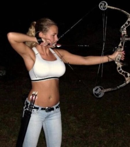 Стрельба из лука девушки