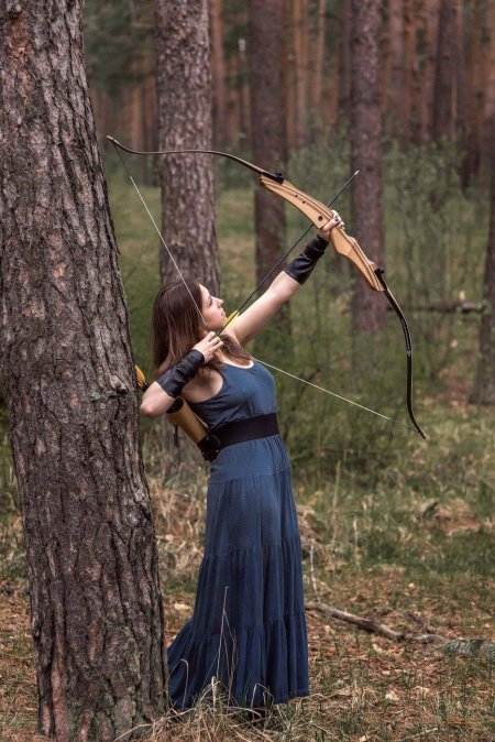 Девушка с луком и стрелами