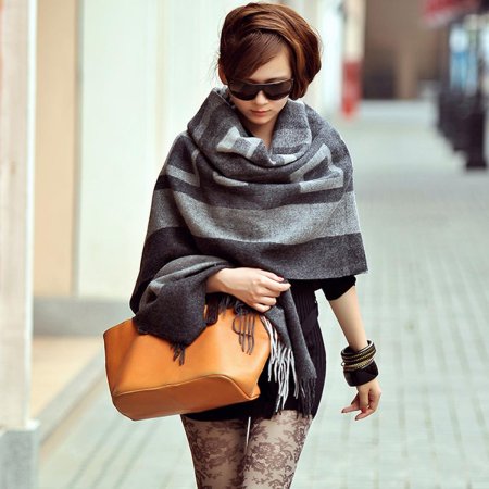 Палантин с пальто