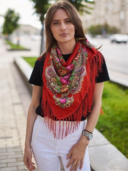 Платок в русском стиле