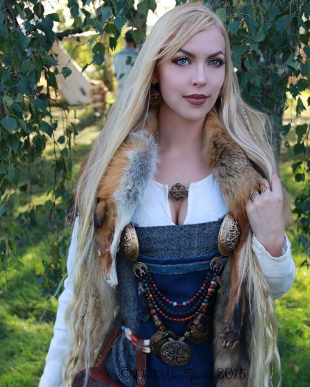 Женщина викинг