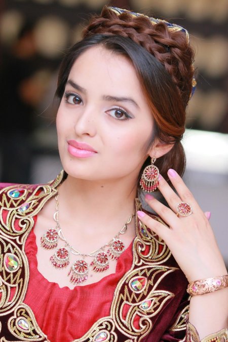 Красивая узбекская девушка