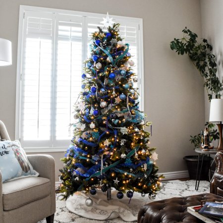 Стильное украшение елки