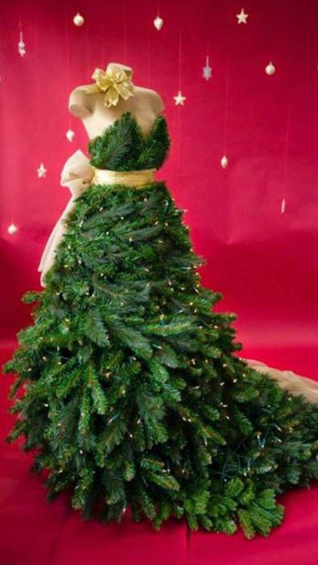 Елка из подручных материалов