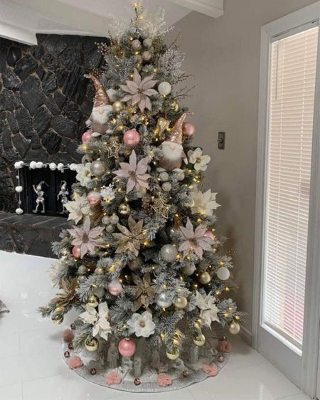 Стильное украшение елки