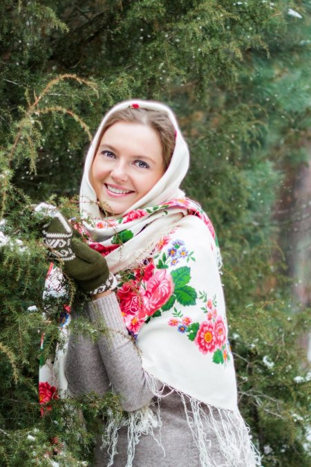 Русская красавица в платке