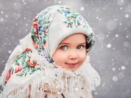 Девочка в платке