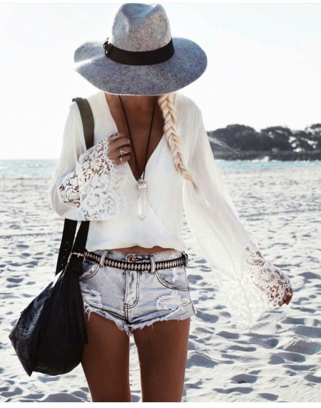Пляжный образ для девушки