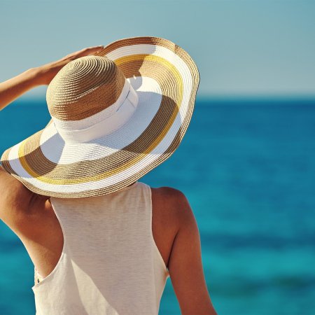 Девушка в шляпе