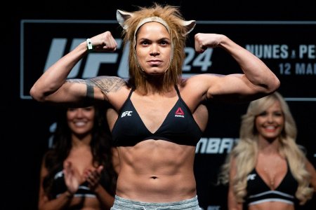 Женщина боец юфс вуд