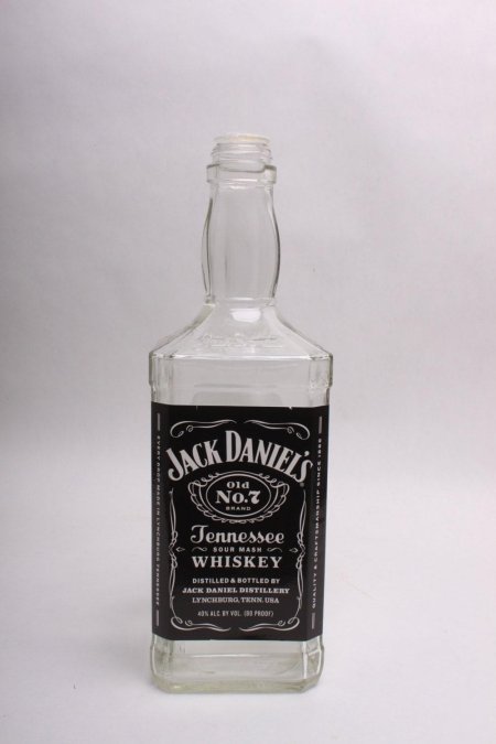 Пустая бутылка джек дэниэлс