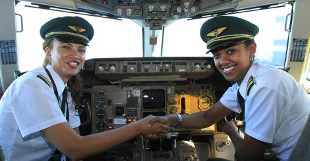 Женщина пилот гражданской авиации