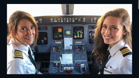 Девушка пилот гражданской авиации