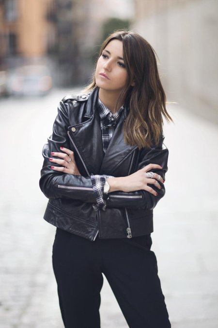 Лаура джейд в кожанке