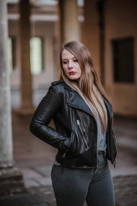 Кожаная куртка косуха женская
