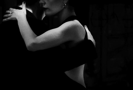 Танго мужчина и женщина в черном